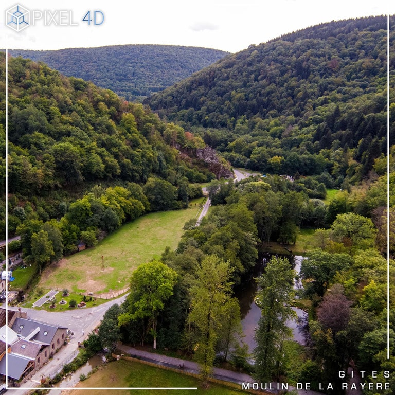 GITES-MOULIN-DE-LA-RAYERE-ARDENNES-DRONE-VUE-AERIENNE-VALLEE-MONTAGNE-MEUSE-COPYRIGHT-PIXEL-4D