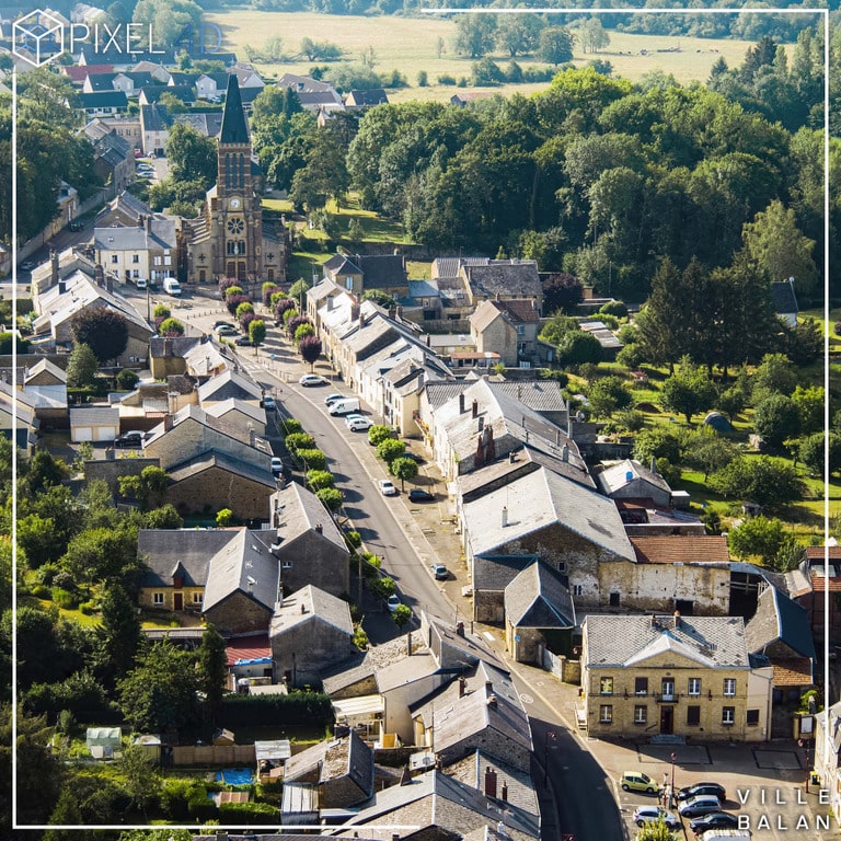 MAIRIE-EGLISE-BALAN-ARDENNES-GRAND-EST-DRONE-VUE-AERIENNE-COPYRIGHT-PIXEL-4D